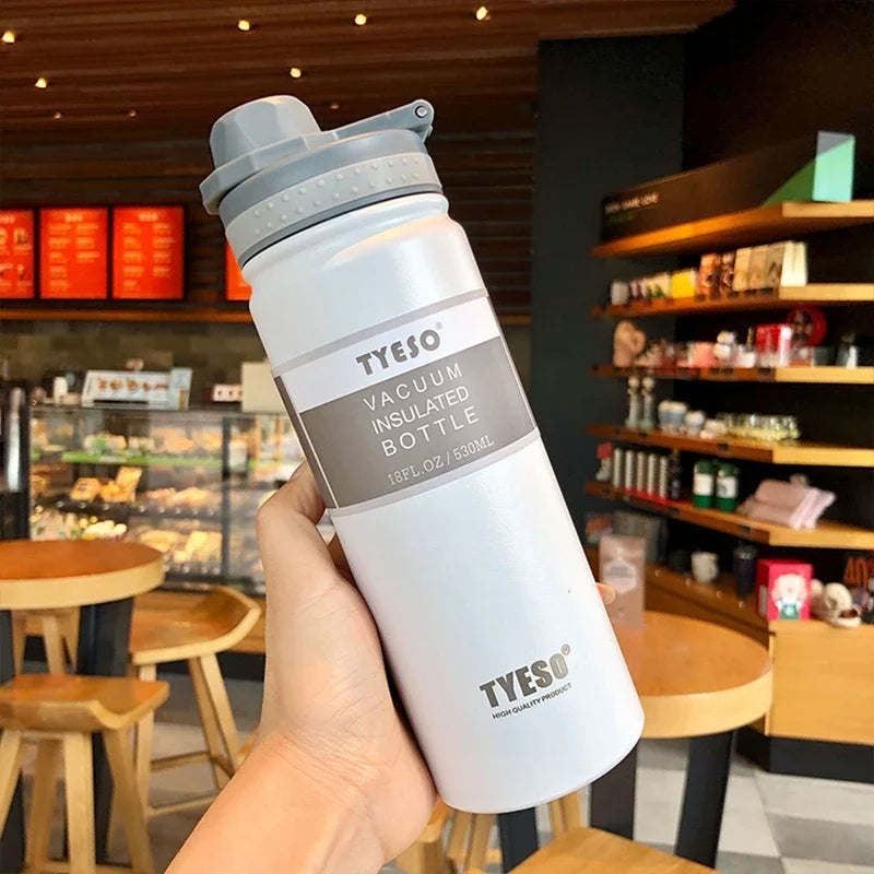 🧊🔥 Garrafa Térmica TYESO 750ml Inox – Isolamento a Vácuo | Copo de Viagem Infantil e Adulto | Caneca Térmica para Café e Bebidas Frias
